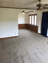 205 S 1st St in Eagle, NE - Foto de edificio - Building Photo