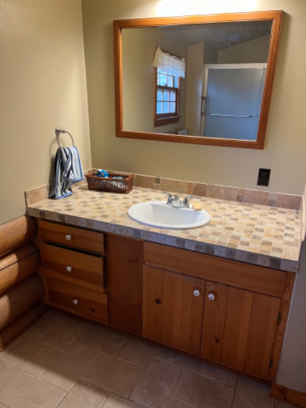 502 Snowberry Ln in Hamilton, MT - Foto de edificio - Building Photo