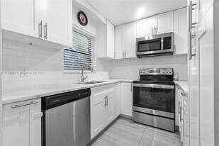3930 Crystal Lake Dr in Pompano Beach, FL - Building Photo