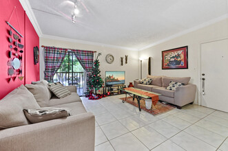 15500 Lakes of Delray Blvd in Delray Beach, FL - Foto de edificio - Building Photo