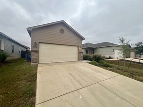 596 Jennifer Wy in New Braunfels, TX - Building Photo - Building Photo