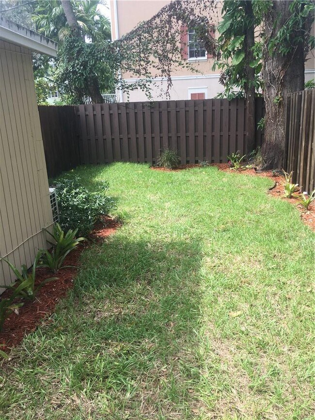 2702 NE 9th Ave in Wilton Manors, FL - Building Photo - Building Photo