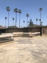 Woodhaven Apartments in Van Nuys, CA - Building Photo - Building Photo