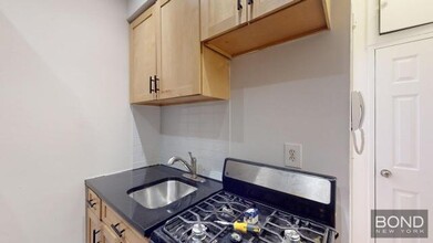 347 E 76th St in New York, NY - Building Photo - Building Photo