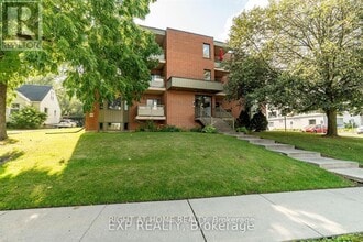 401 Erb St W in Waterloo, ON - Building Photo - Building Photo