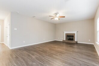 95 Moss Way in Cartersville, GA - Foto de edificio - Building Photo