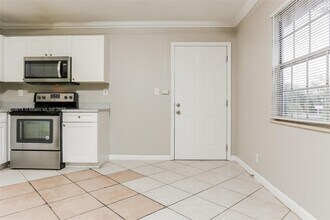 8170 SW 6th Ct in North Lauderdale, FL - Foto de edificio - Building Photo