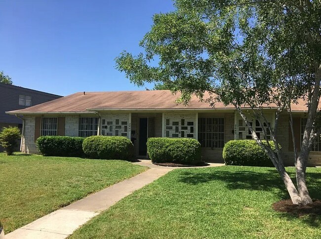 2449 Hiawatha St in San Antonio, TX - Building Photo - Building Photo