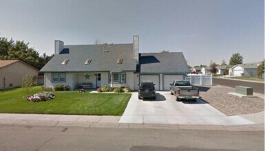 925 S Haskett St in Mountain Home, ID - Building Photo - Building Photo