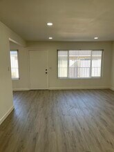 18371 Patterson Ln, Unit Marie in Huntington Beach, CA - Foto de edificio - Building Photo
