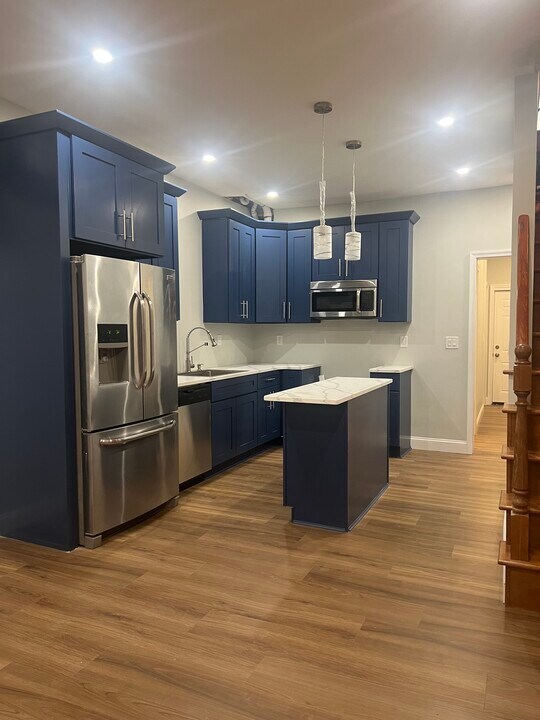 1456 N Myrtlewood St in Philadelphia, PA - Building Photo