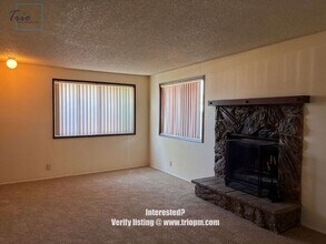 412 49th State Loop in Springfield, OR - Foto de edificio - Building Photo