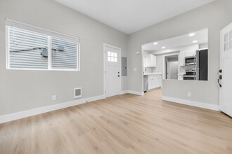 1412 23rd St NE, Unit 2 in Lake Stevens, WA - Foto de edificio - Building Photo