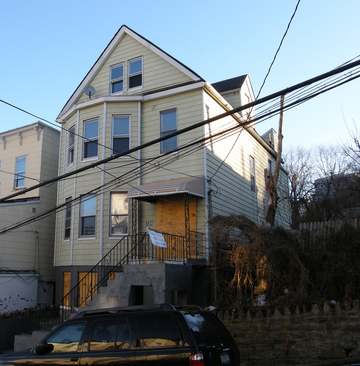 134 Beech St in Yonkers, NY - Building Photo