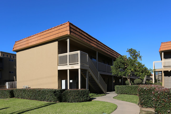 Lime Grove Apartments in Carlsbad, CA - Building Photo - Building Photo