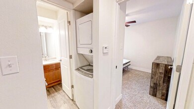 209 E Clark St in Champaign, IL - Building Photo - Building Photo