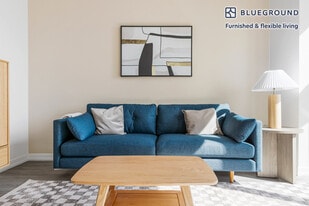 460 W Chicago Ave in Chicago, IL - Building Photo