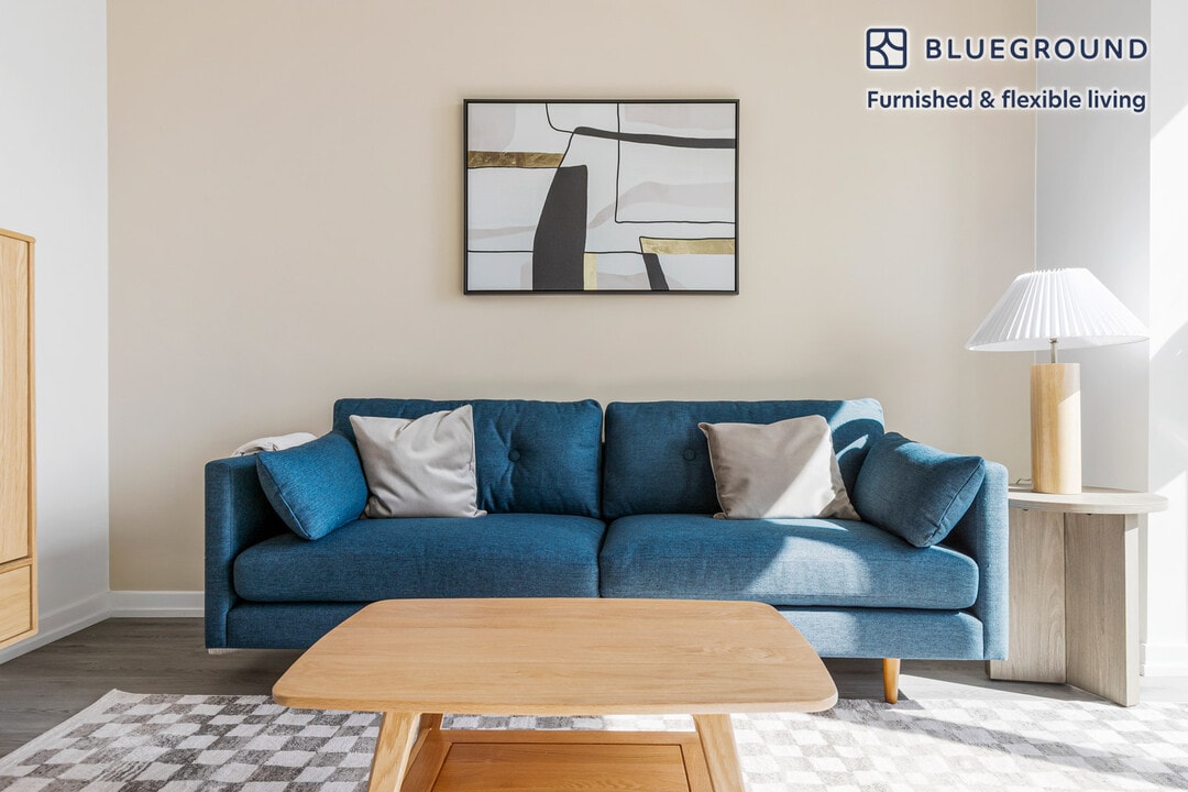 460 W Chicago Ave in Chicago, IL - Building Photo