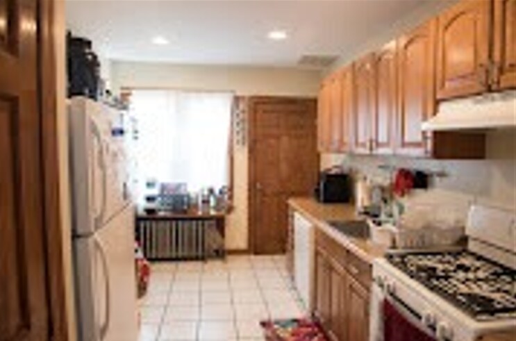 27 South Crescent Circuit, Unit A in Boston, MA - Building Photo