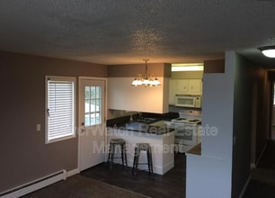 6329 E 32nd Ave in Anchorage, AK - Building Photo - Building Photo