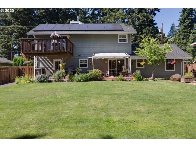 6352 SW Dawn St in Lake Oswego, OR - Foto de edificio - Building Photo