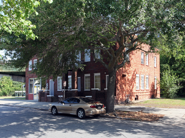 420 W Wayne St in Savannah, GA - Building Photo - Building Photo