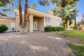 7600 Painted Dunes Dr in Las Vegas, NV - Building Photo - Building Photo