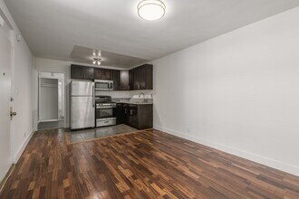 6871 Franklin Ave - Hollywood Cozmo in Los Angeles, CA - Building Photo - Building Photo