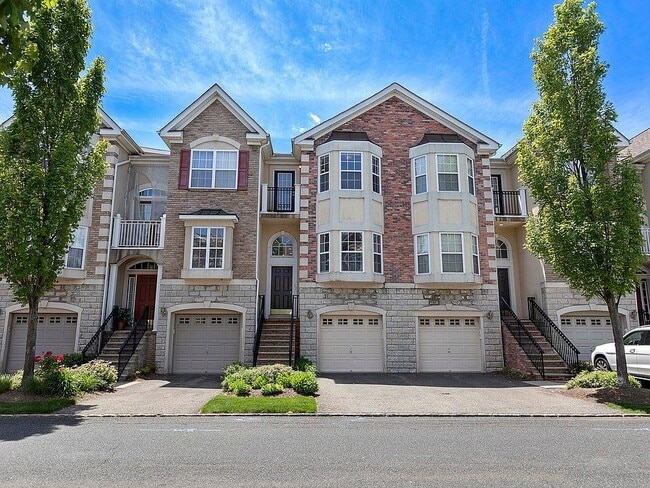 47 Mallard Pl in Secaucus, NJ - Building Photo - Building Photo