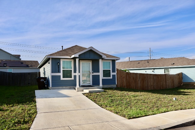 6933 Sunspot in Converse, TX - Building Photo - Building Photo