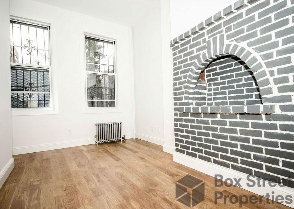 293 Wyckoff Ave-Unit -1L in Brooklyn, NY - Building Photo
