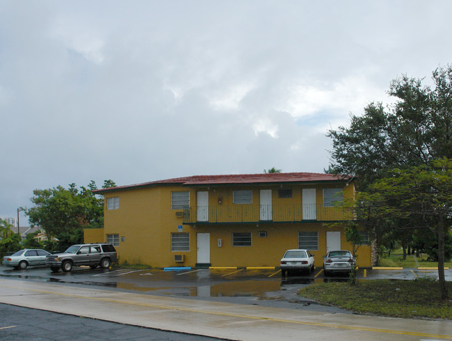 119 SE 9th St in Hallandale Beach, FL - Building Photo - Building Photo