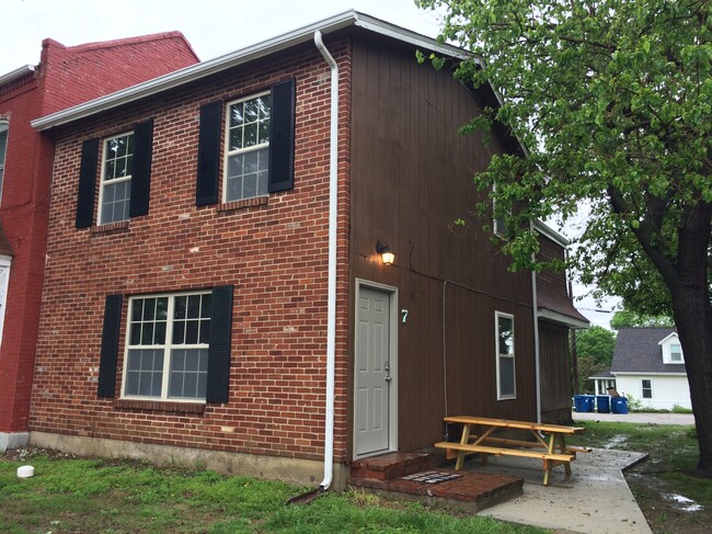 Jefferson Street Apartments in St. Charles, MO - Building Photo - Building Photo