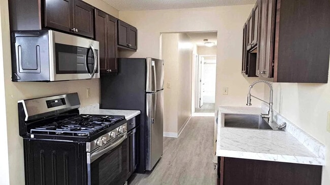 Twin Lakes Apartments