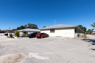Royal Spanish Villas in Titusville, FL - Foto de edificio - Building Photo
