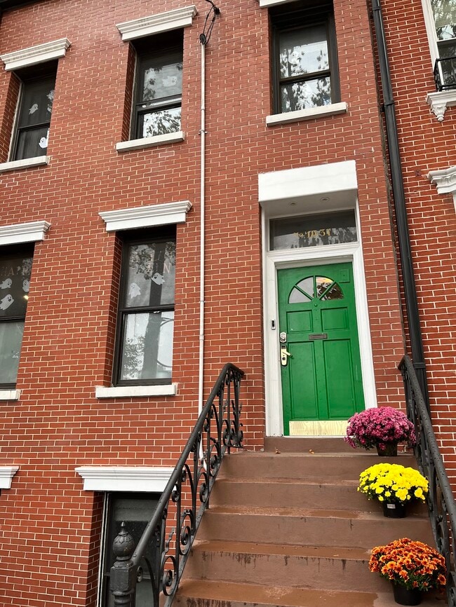 10 -31 51st Avenue, Unit Apt 3