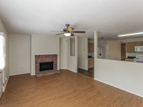 8804 Seven Oaks Ln in Denton, TX - Building Photo - Building Photo