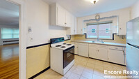 115 Withington Rd, Unit #1 in Newton, MA - Foto de edificio - Building Photo