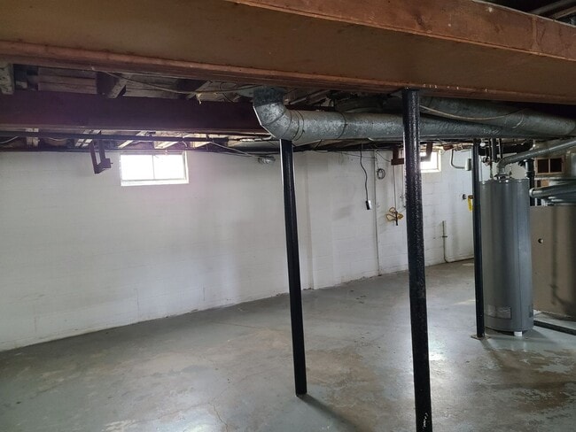 412 Hartman Ave in Waterloo, IA - Building Photo - Building Photo