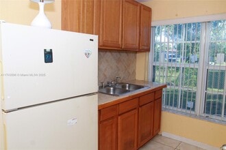 3458 Capri Dr-Unit -2 in Fort Lauderdale, FL - Building Photo - Building Photo