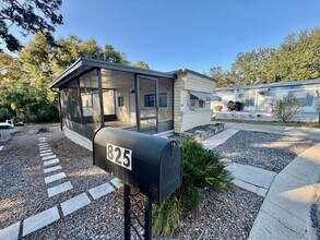 825 Oakwood Dr in Tarpon Springs, FL - Building Photo - Building Photo