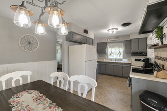 7703 Southside Ln in Tampa, FL - Building Photo - Building Photo