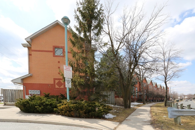 Aw Chan Kam Chee Evergreen Manor in Toronto, ON - Building Photo - Building Photo