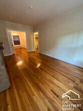 1033 Dempster St, Unit E3 in Evanston, IL - Building Photo - Building Photo