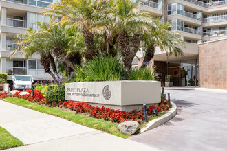 Park Plaza Condominiums in Santa Monica, CA - Building Photo - Building Photo