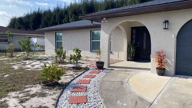 6120 Barnard Rd in Bradenton, FL - Building Photo - Building Photo