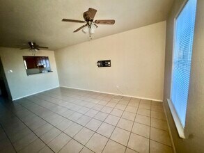 2801 S Bartlett Ave in Laredo, TX - Building Photo - Building Photo