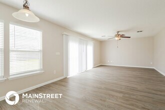 683 Southland Ln in Orange Park, FL - Foto de edificio - Building Photo