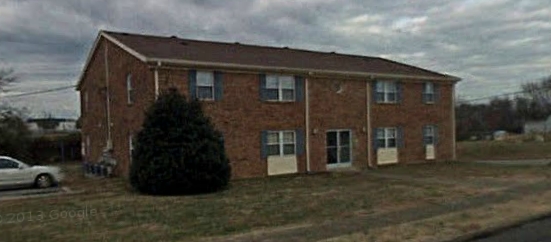 103 Hughes St in Dickson, TN - Building Photo