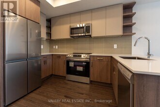 18 Grn Gdns Blvd in Toronto, ON - Building Photo - Building Photo